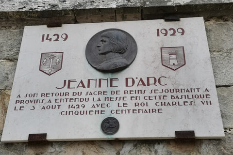 La Mystérieuse Tombe de Jeanne d'Arc : Où Repose-t-elle Vraiment ?