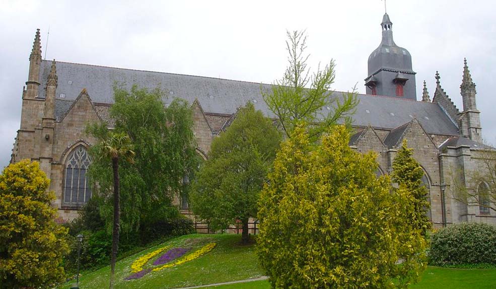 eglise-saint-leonard-fougeres
